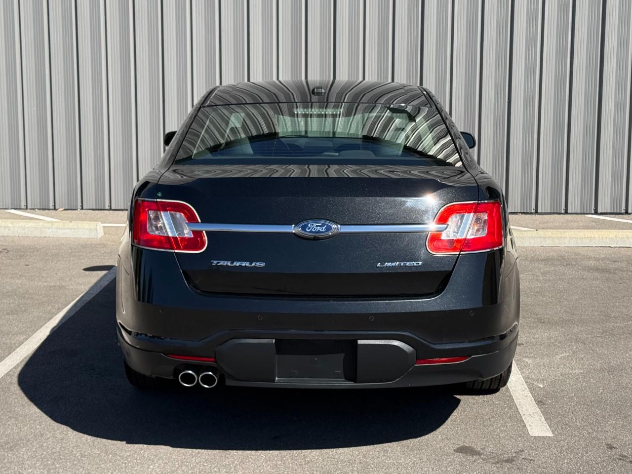 Ford Taurus 4dr Sdn Limited FWD 2011
