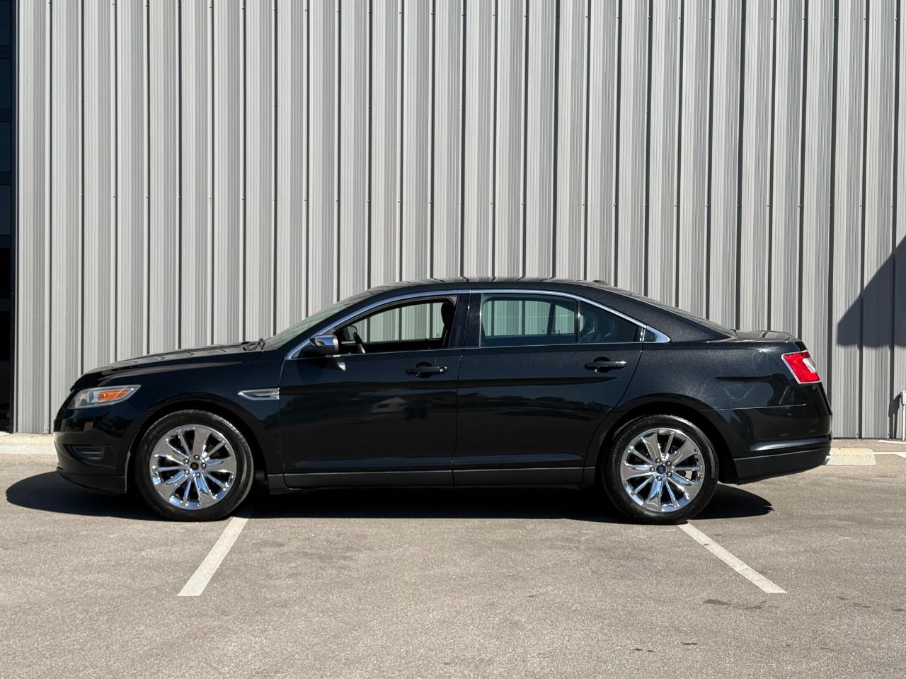 Ford Taurus 4dr Sdn Limited FWD 2011