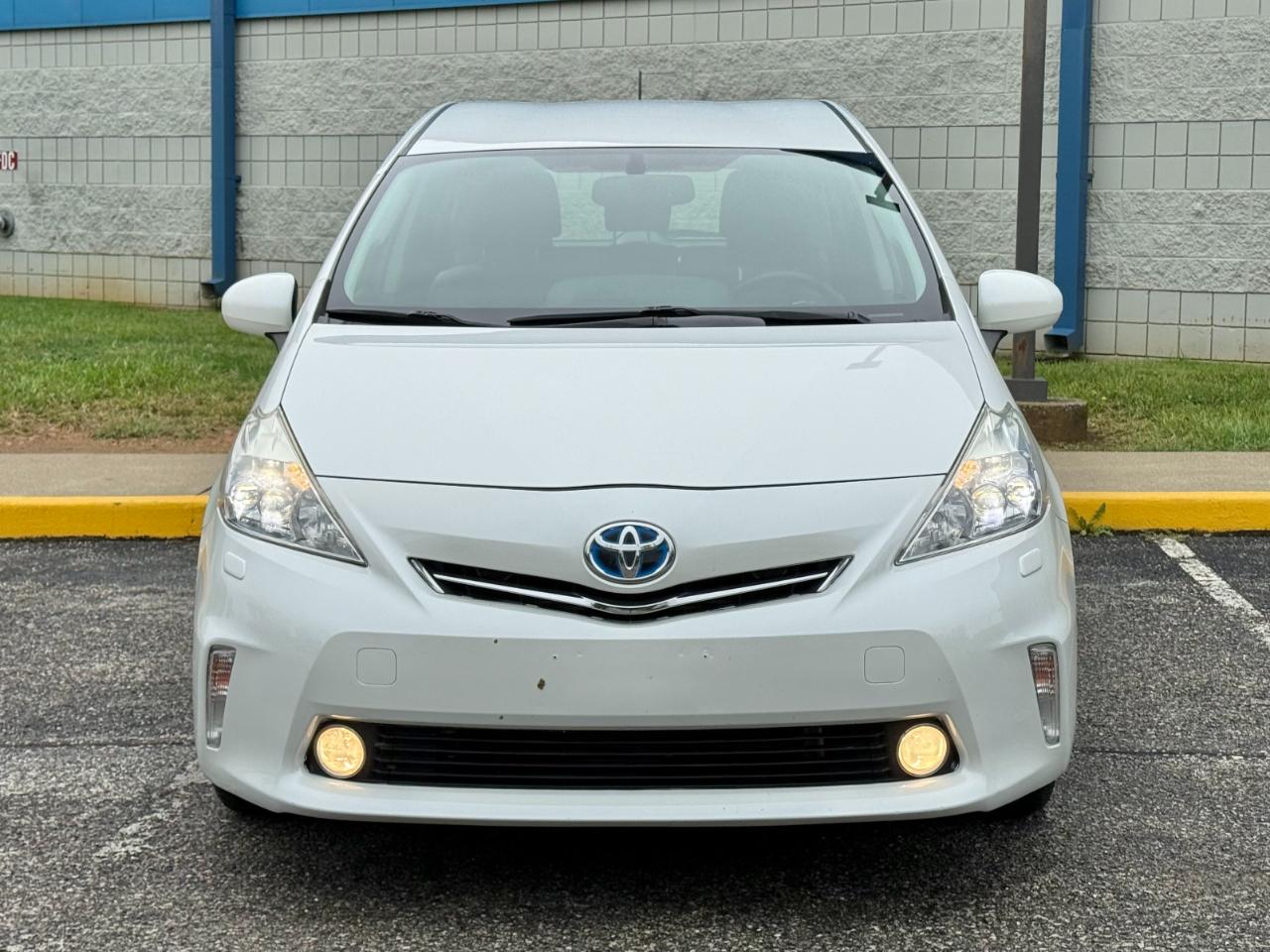 Toyota Prius V 5dr Wgn Three (Natl) 2013