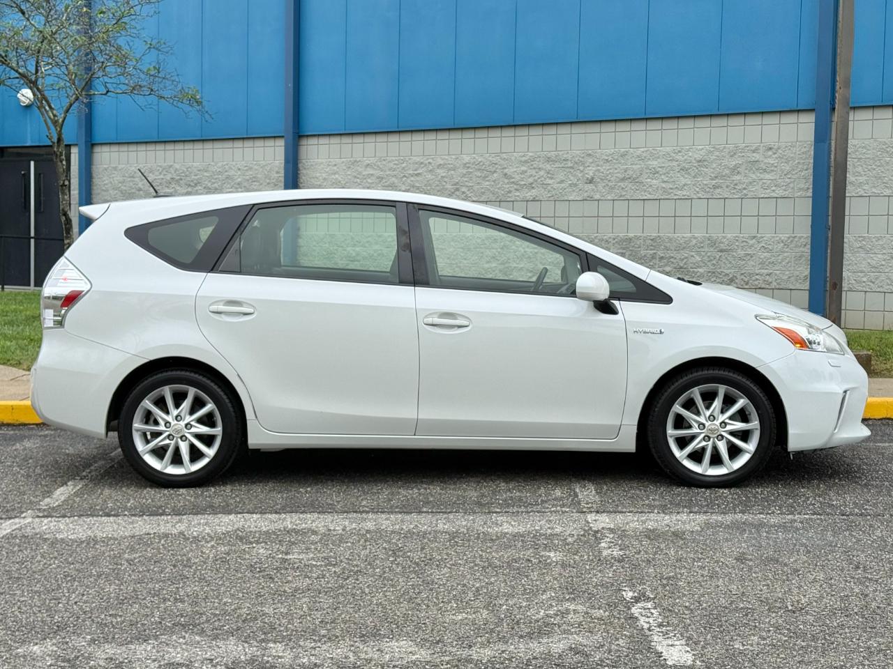 Toyota Prius V 5dr Wgn Three (Natl) 2013