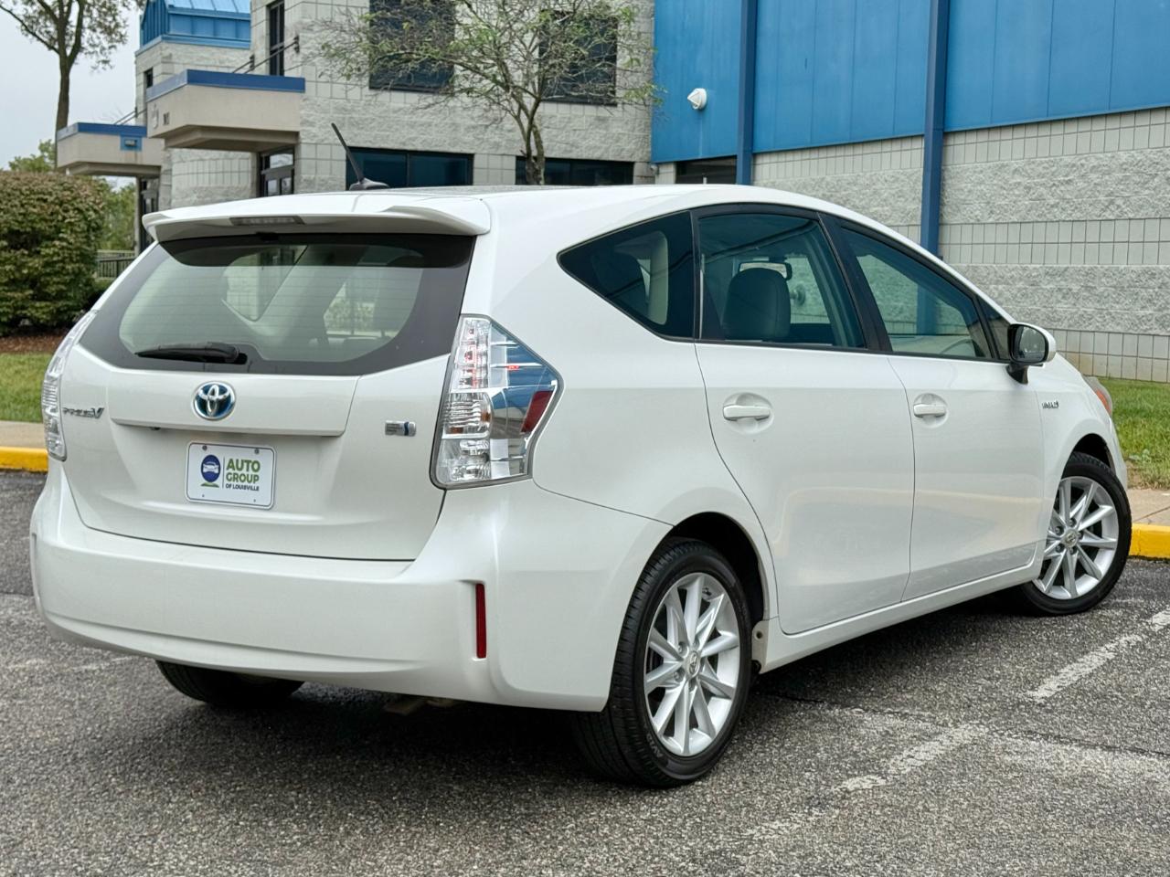 Toyota Prius V 5dr Wgn Three (Natl) 2013