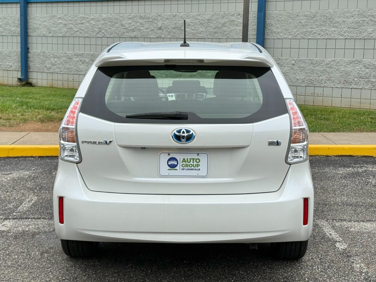 Toyota Prius V 5dr Wgn Three (Natl) 2013