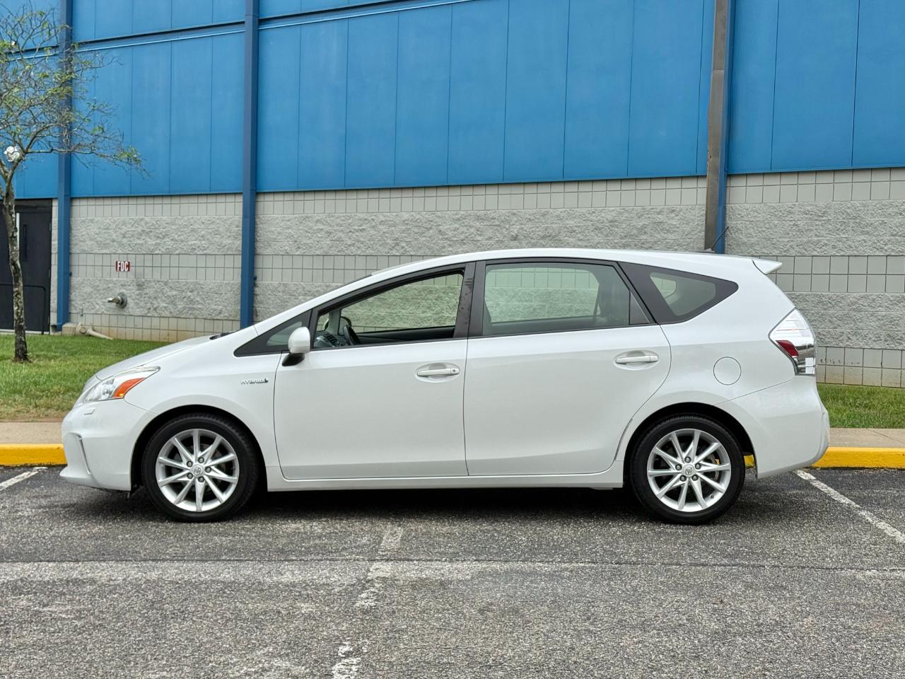 Toyota Prius V 5dr Wgn Three (Natl) 2013