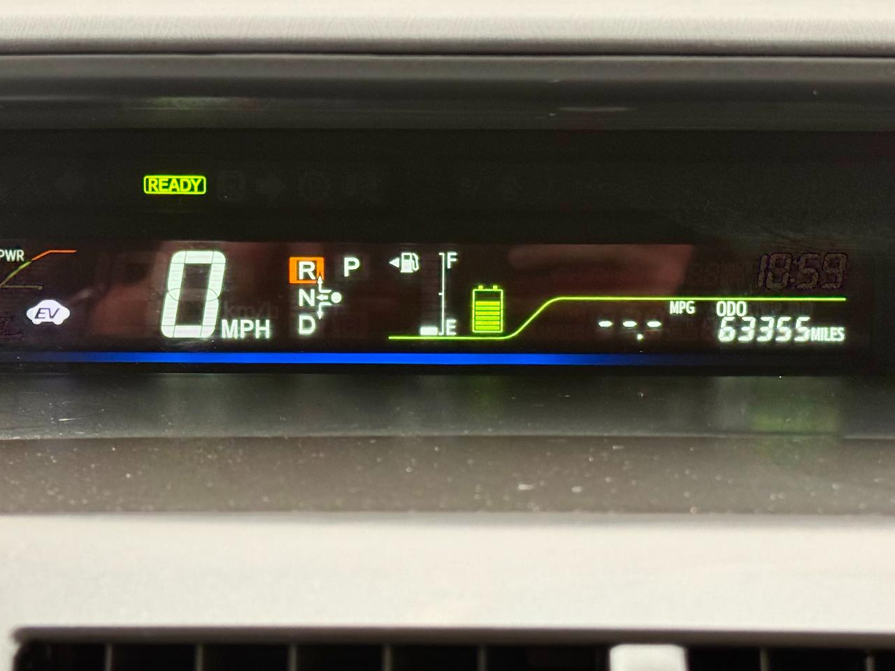 Toyota Prius V 5dr Wgn Three (Natl) 2013