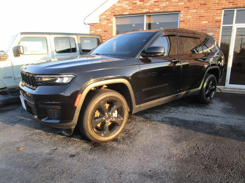 2023 Jeep Grand Cherokee Laredo Altitude photo 2