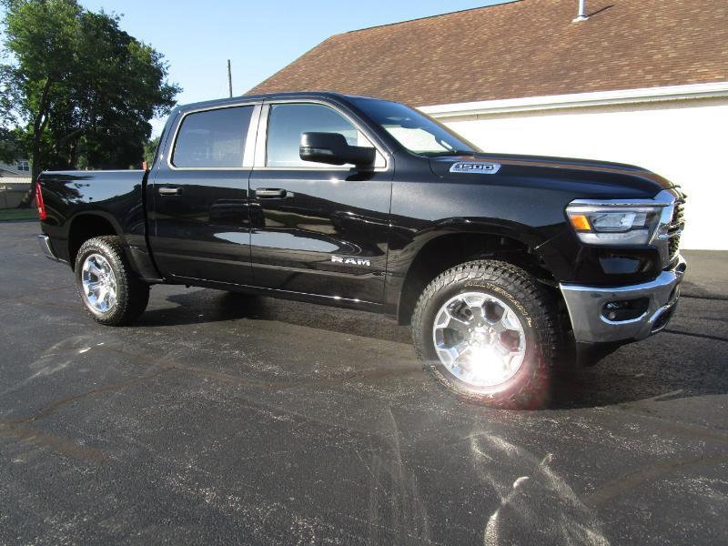 RAM 1500 Big Horn Crew Cab SWB 4WD 2023
