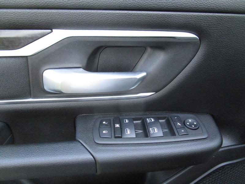 RAM 1500 Big Horn Crew Cab SWB 4WD 2023