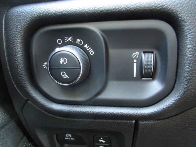 RAM 1500 Big Horn Crew Cab SWB 4WD 2023