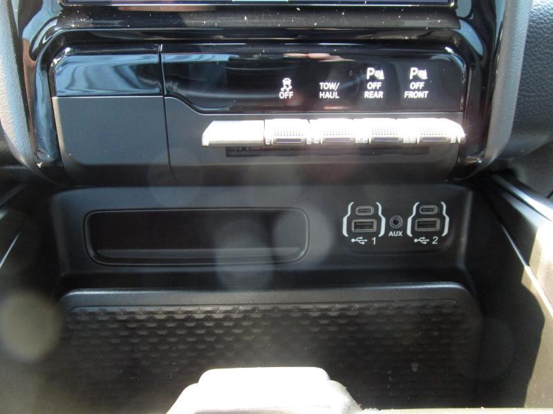 RAM 1500 Big Horn Crew Cab SWB 4WD 2023