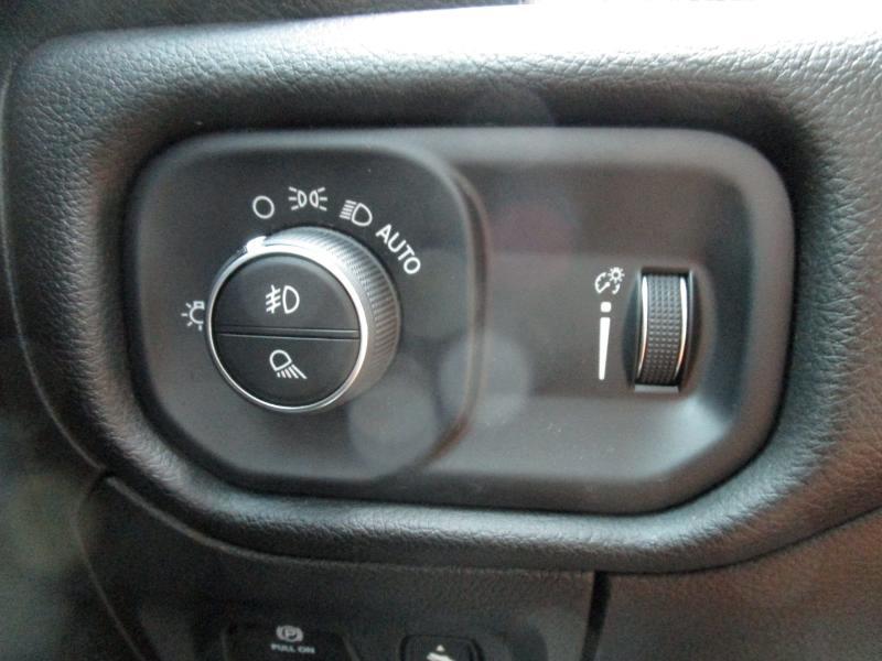 RAM 1500 Big Horn Crew Cab SWB 4WD 2023