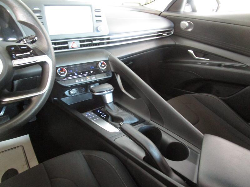 Hyundai Elantra SEL 2023