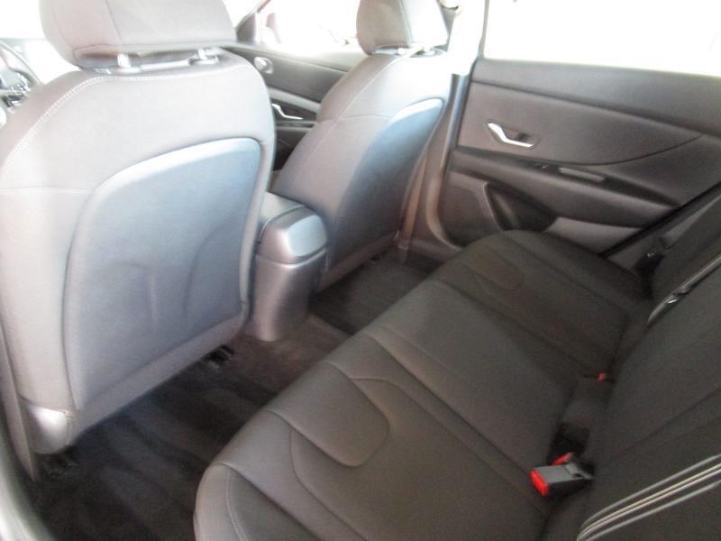 Hyundai Elantra SEL 2023