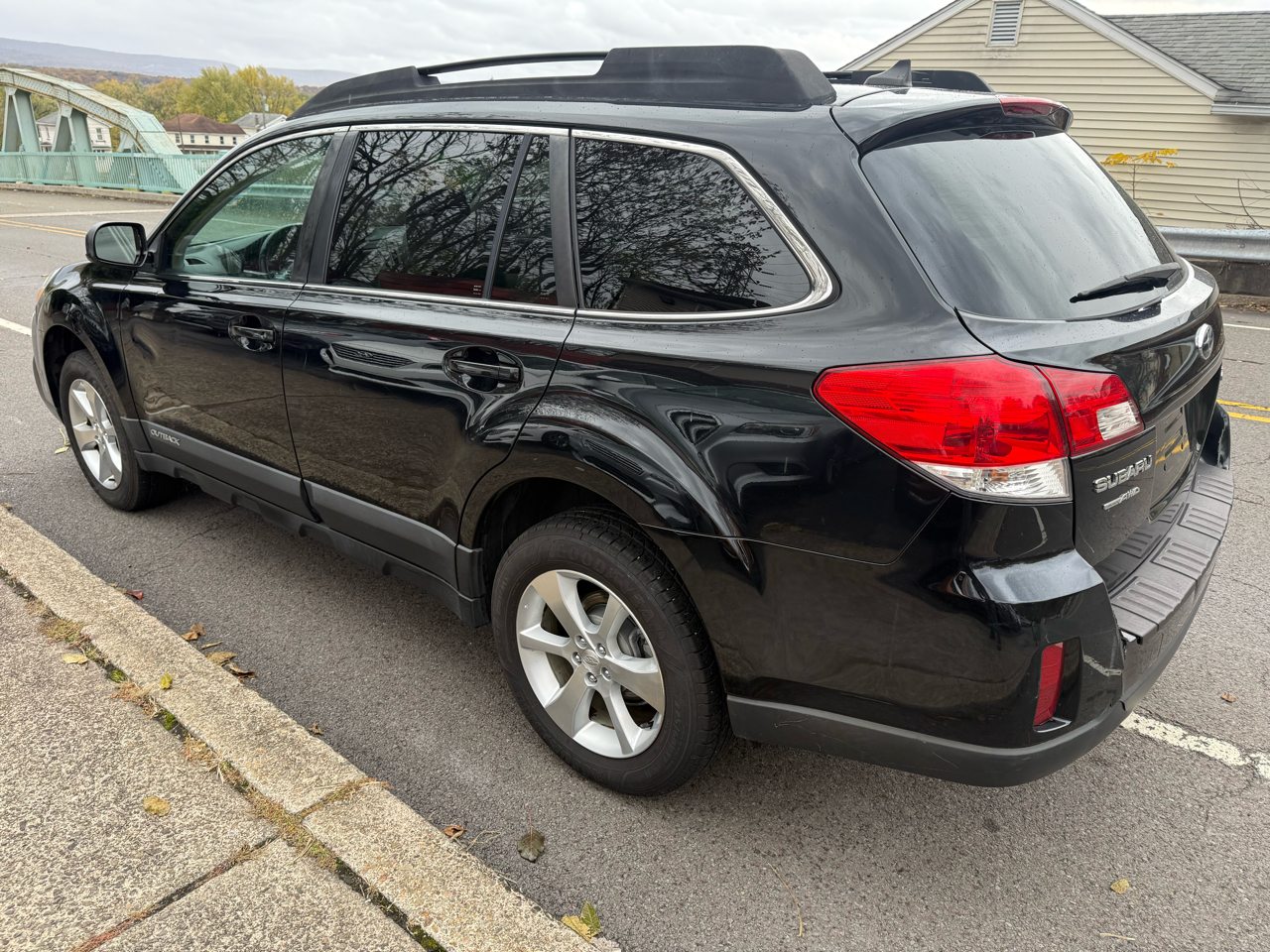 Subaru Outback 4dr Wgn H4 Auto 2.5i Limited 2014 Subaru Outback 4dr Wgn H4 Auto 2.5i Limited 2014