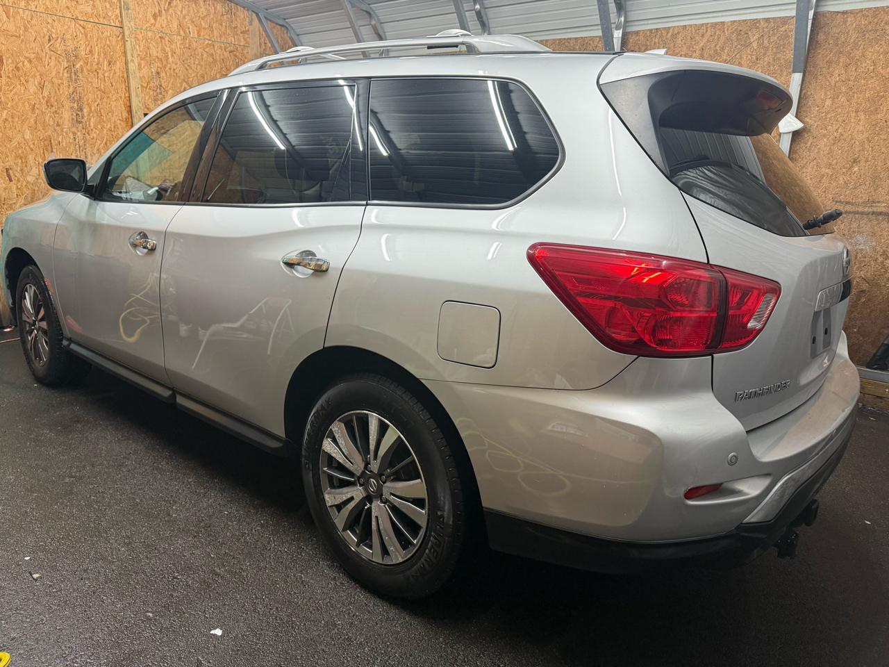 Nissan Pathfinder 4x4 SV 2019