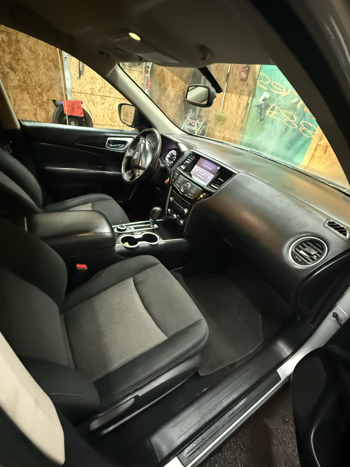 Nissan Pathfinder 4x4 SV 2019