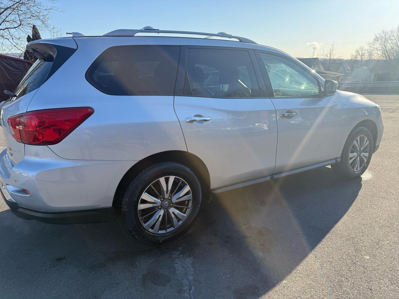 Nissan Pathfinder 4x4 SV 2019