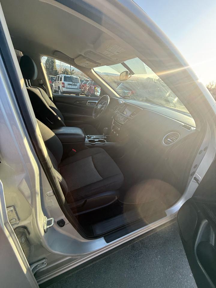 Nissan Pathfinder 4x4 SV 2019