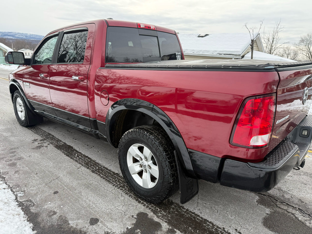 RAM 1500 4WD Crew Cab 140.5" Outdoorsman 2014