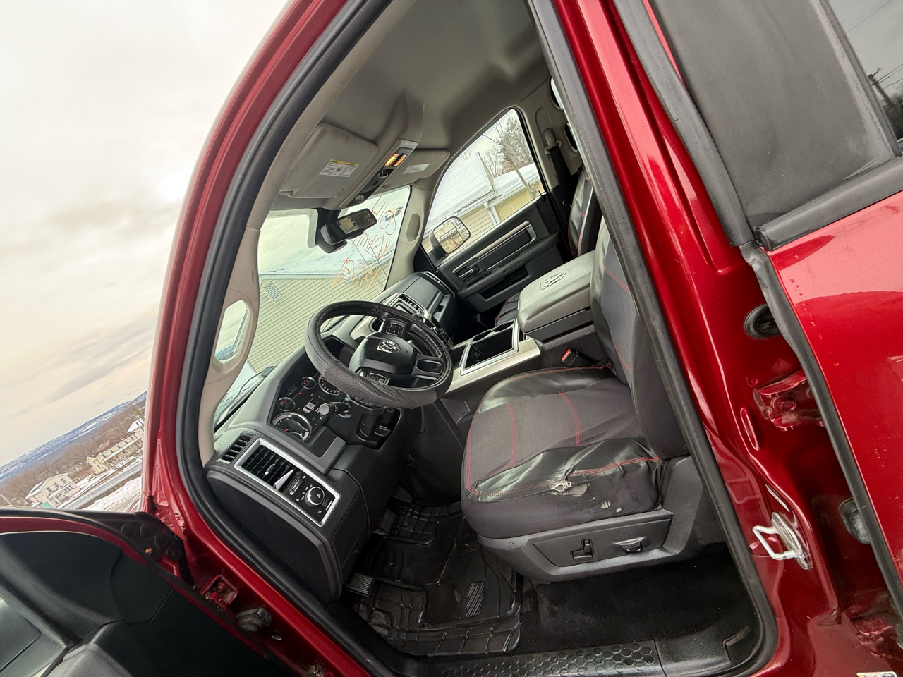 RAM 1500 4WD Crew Cab 140.5" Outdoorsman 2014