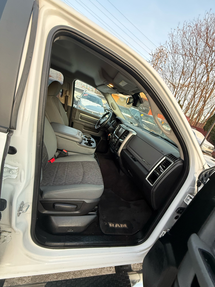 RAM 1500 4WD Crew Cab 140.5" Big Horn 2016