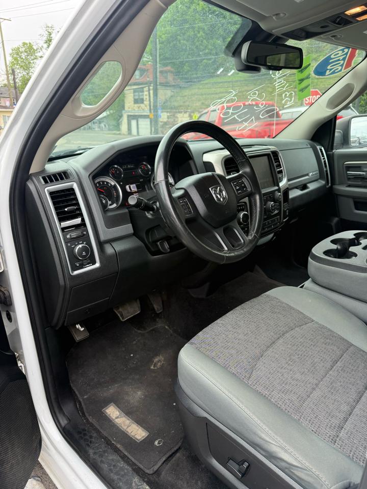 RAM 1500 4WD Crew Cab 140.5" Big Horn 2016