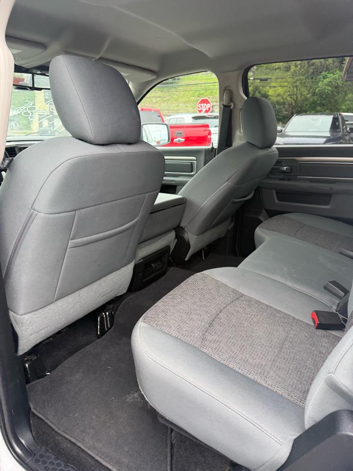 RAM 1500 4WD Crew Cab 140.5" Big Horn 2016