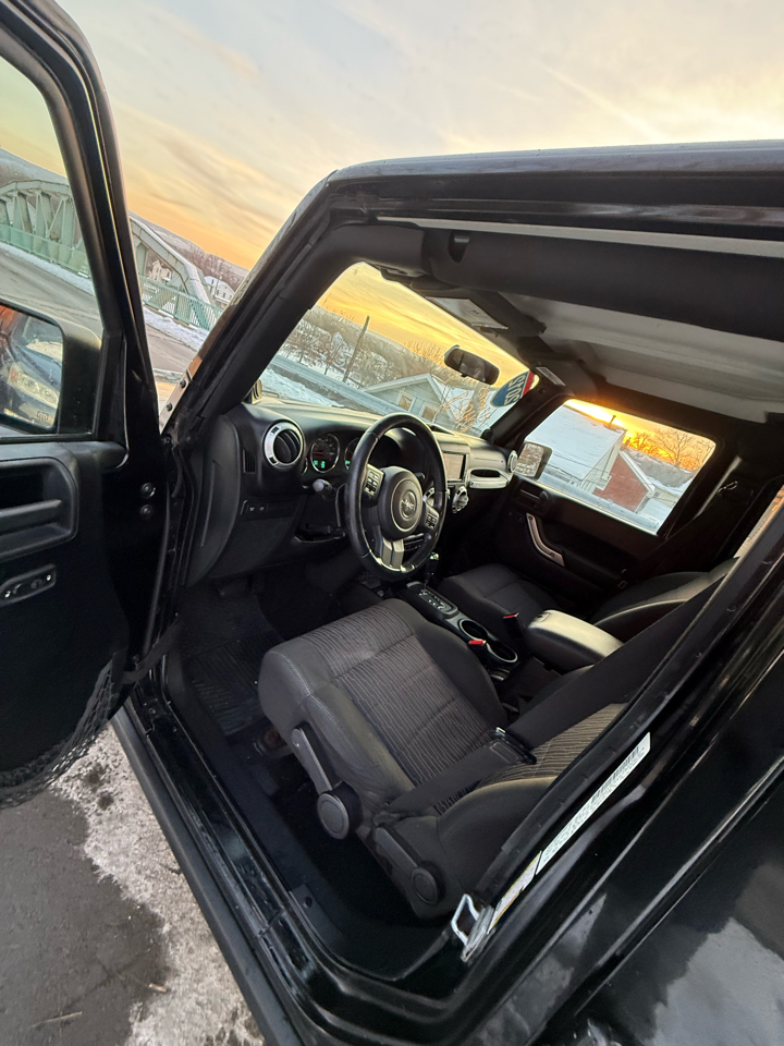 Jeep Wrangler Unlimited 4WD 4dr Rubicon 2012