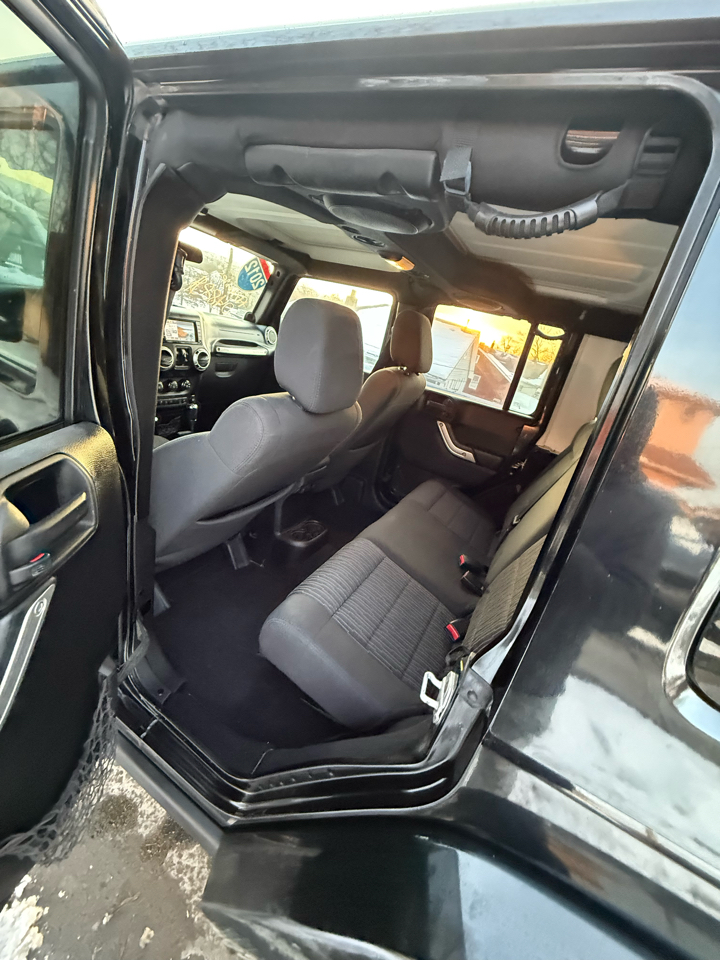 Jeep Wrangler Unlimited 4WD 4dr Rubicon 2012