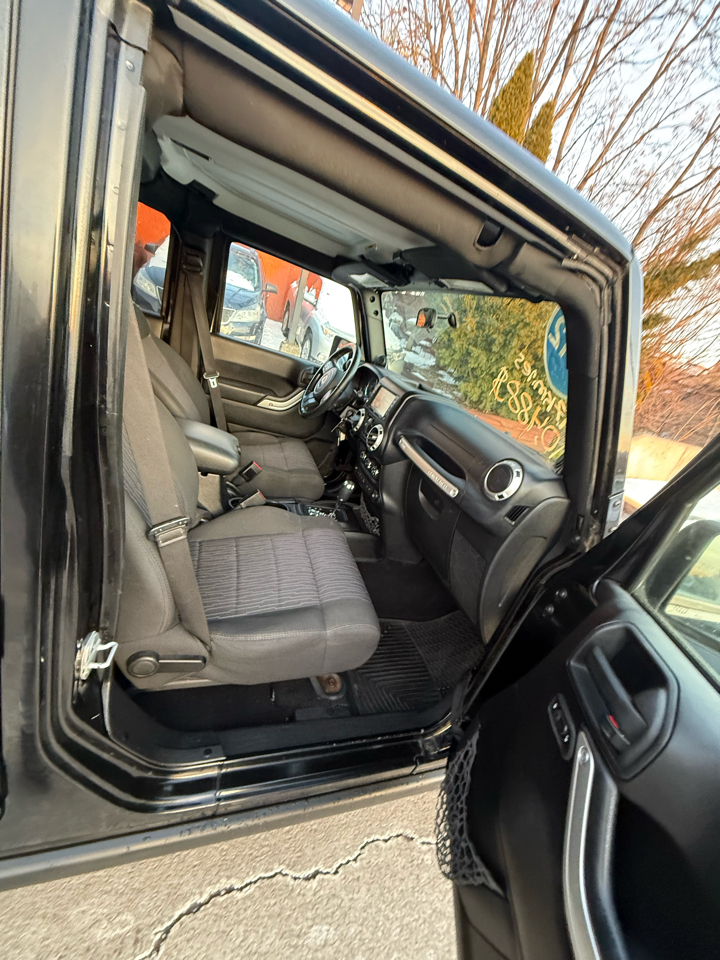 Jeep Wrangler Unlimited 4WD 4dr Rubicon 2012