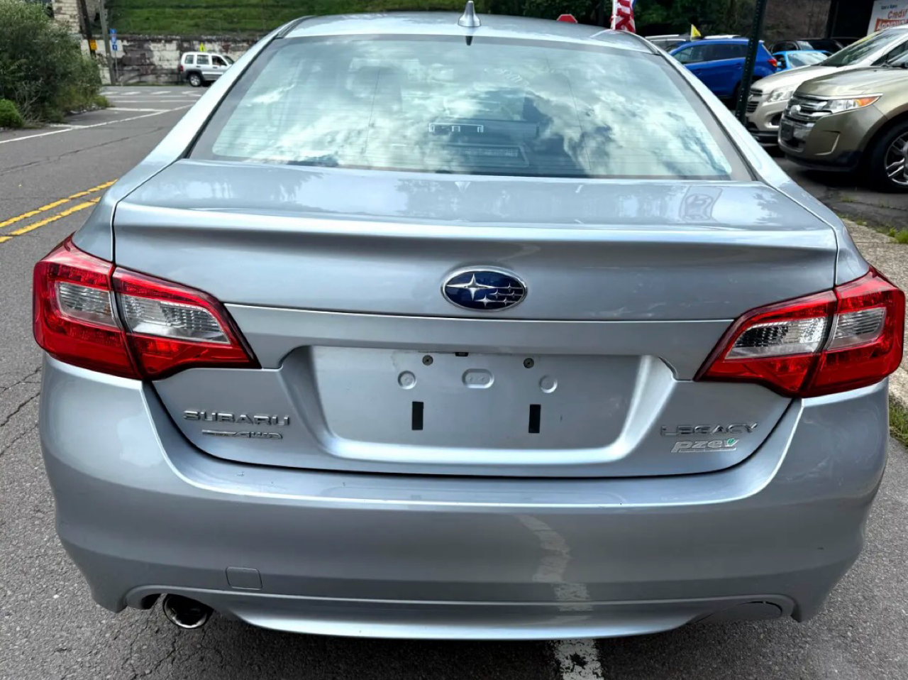 Subaru Legacy 4dr Sdn 2.5i Limited PZEV 2016