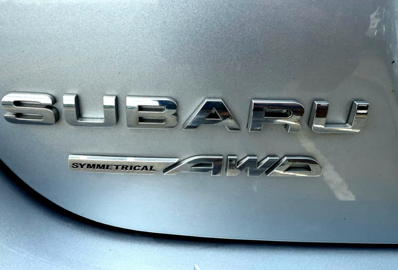 Subaru Legacy 4dr Sdn 2.5i Limited PZEV 2016