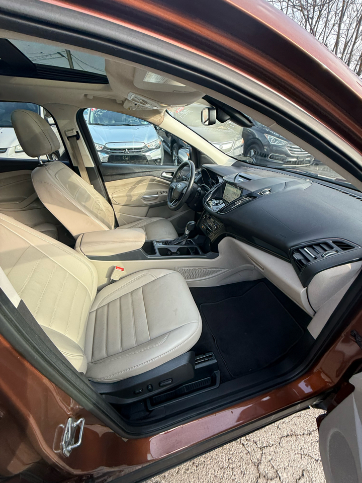 Ford Escape Titanium 4WD 2017