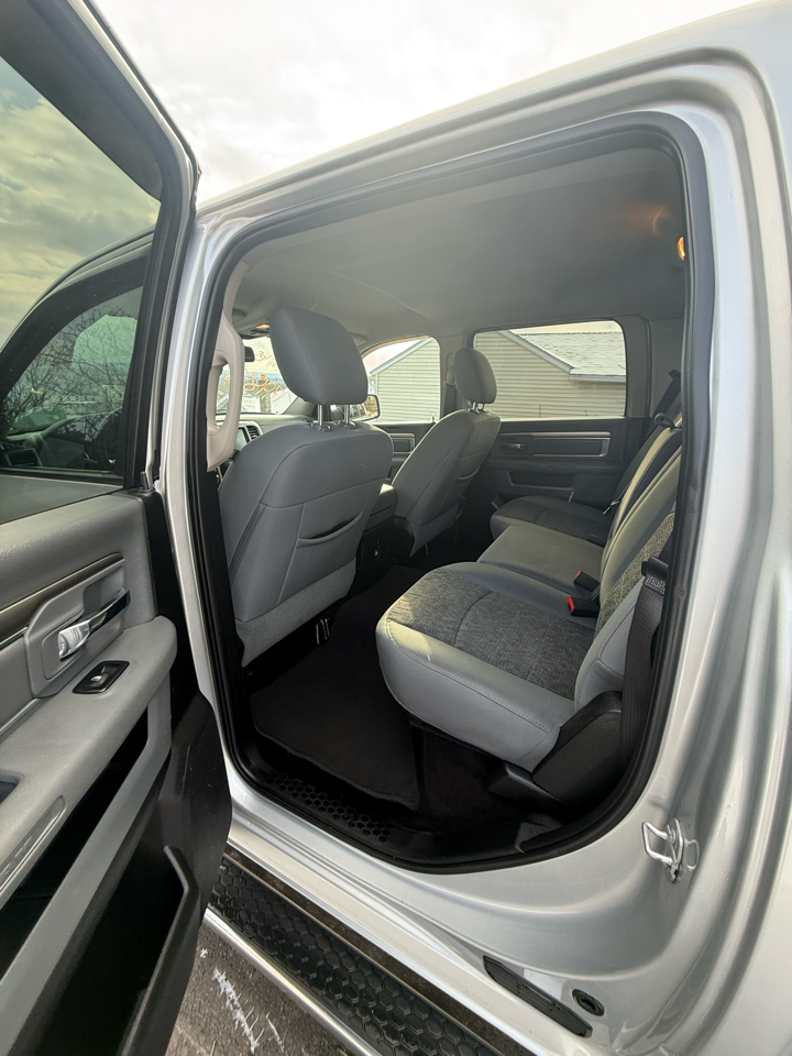 RAM 1500 Big Horn 4x4 Crew Cab 5'7" Box 2017