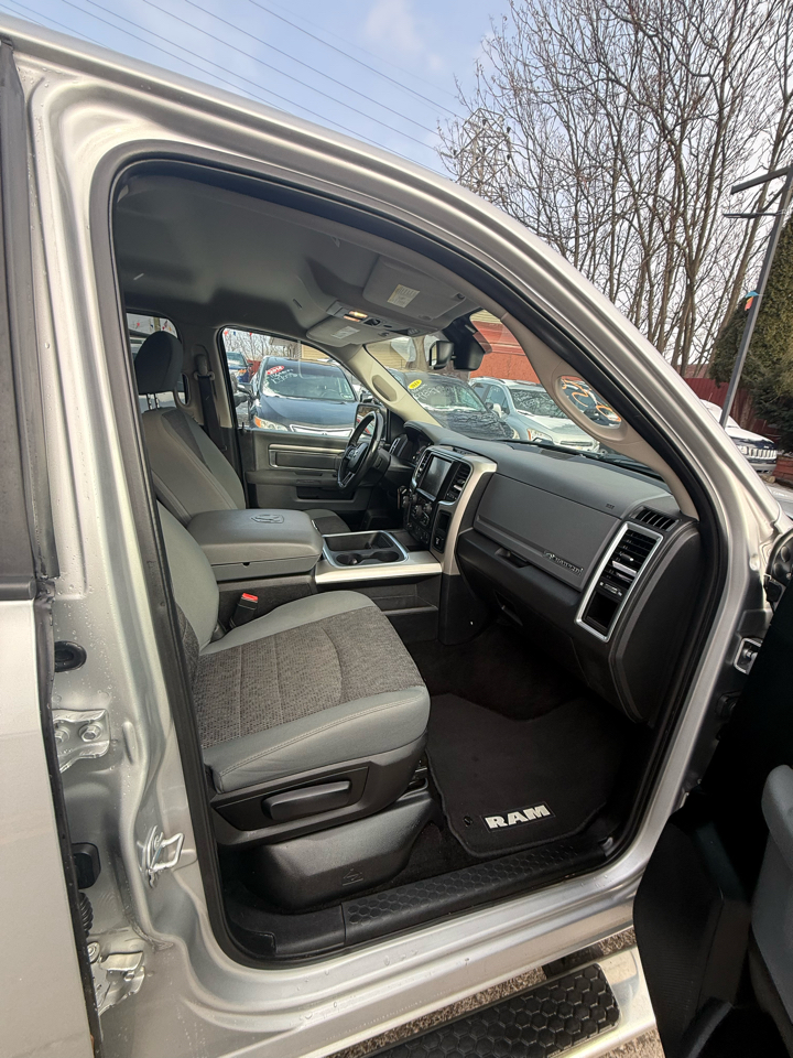 RAM 1500 Big Horn 4x4 Crew Cab 5'7" Box 2017