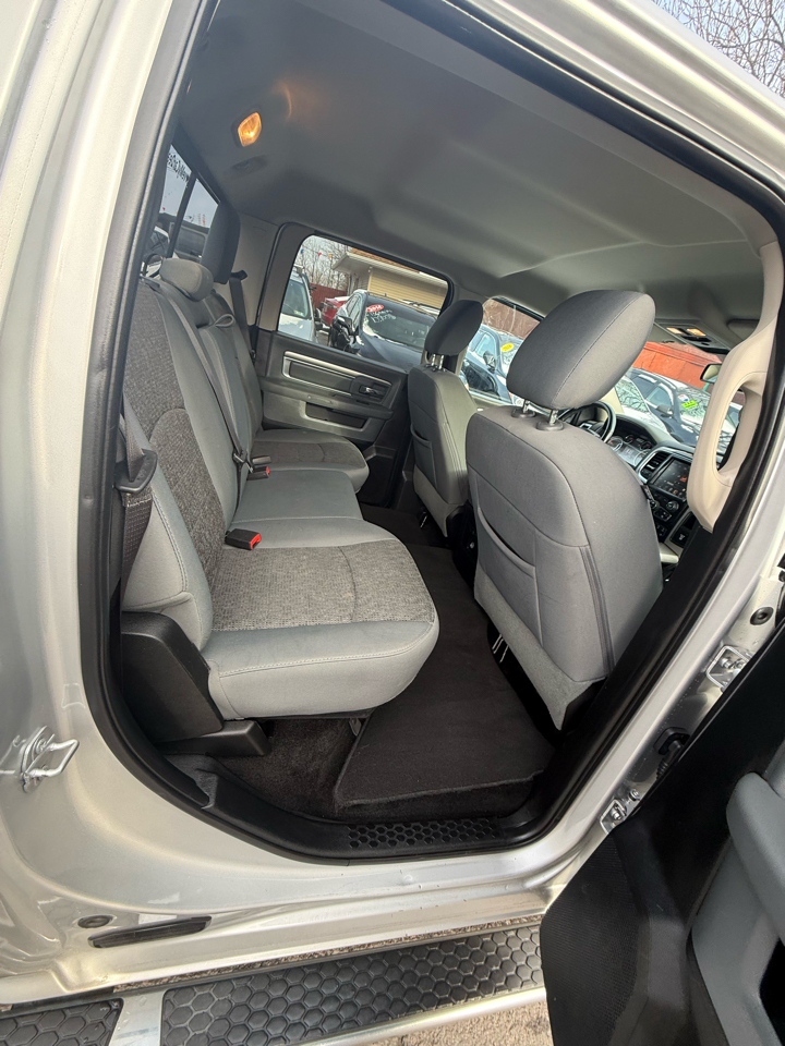 RAM 1500 Big Horn 4x4 Crew Cab 5'7" Box 2017