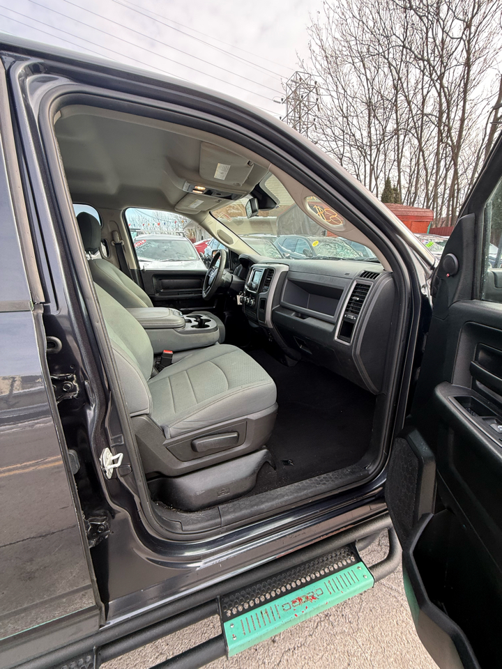 RAM 1500 4WD Quad Cab 140.5" Express 2016