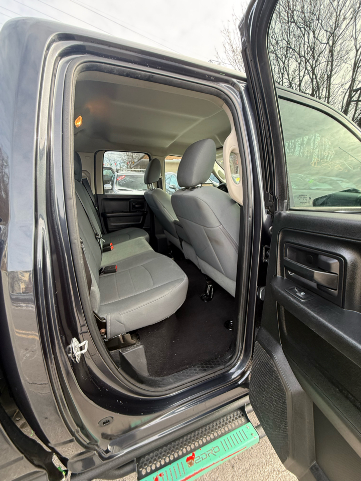 RAM 1500 4WD Quad Cab 140.5" Express 2016
