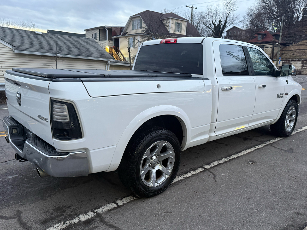 RAM 1500 4WD Crew Cab 149" Laramie 2014