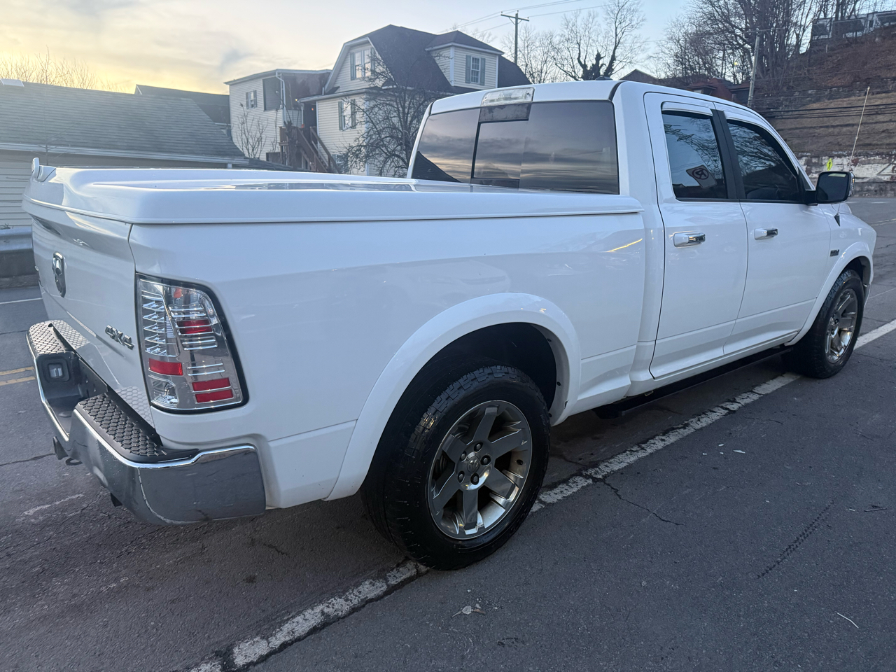 RAM 1500 4WD Quad Cab 140.5" Laramie 2012