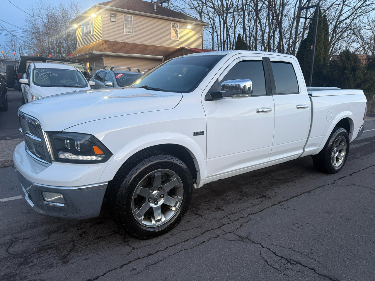 RAM 1500 4WD Quad Cab 140.5" Laramie 2012