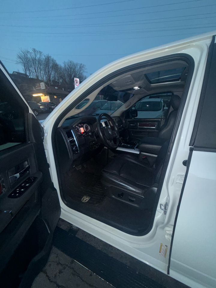 RAM 1500 4WD Quad Cab 140.5" Laramie 2012