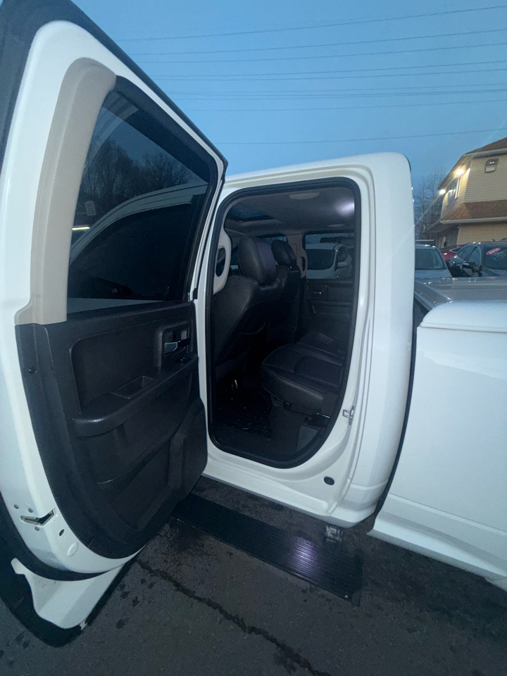 RAM 1500 4WD Quad Cab 140.5" Laramie 2012