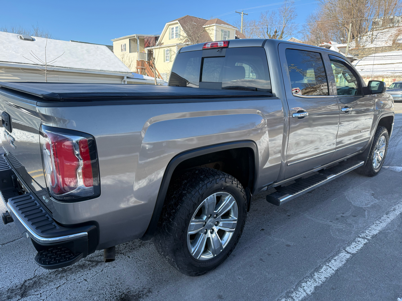 GMC Sierra 1500 4WD Crew Cab 143.5" SLT 2017