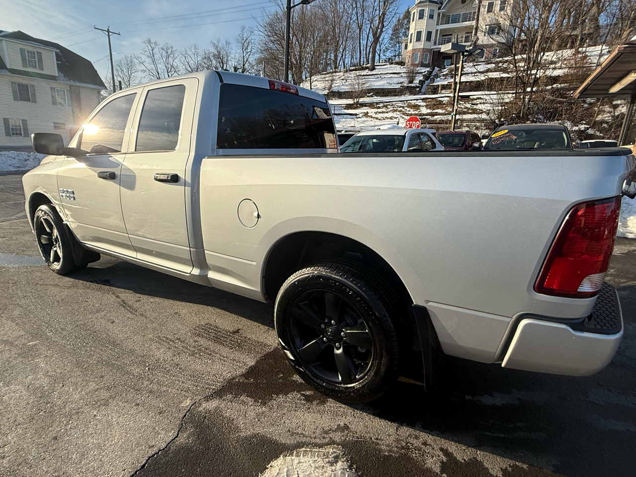 RAM 1500 Express 4x4 Quad Cab 6'4" Box 2017