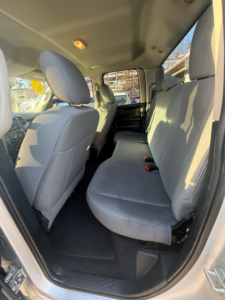 RAM 1500 Express 4x4 Quad Cab 6'4" Box 2017