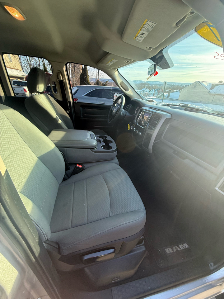 RAM 1500 Express 4x4 Quad Cab 6'4" Box 2017