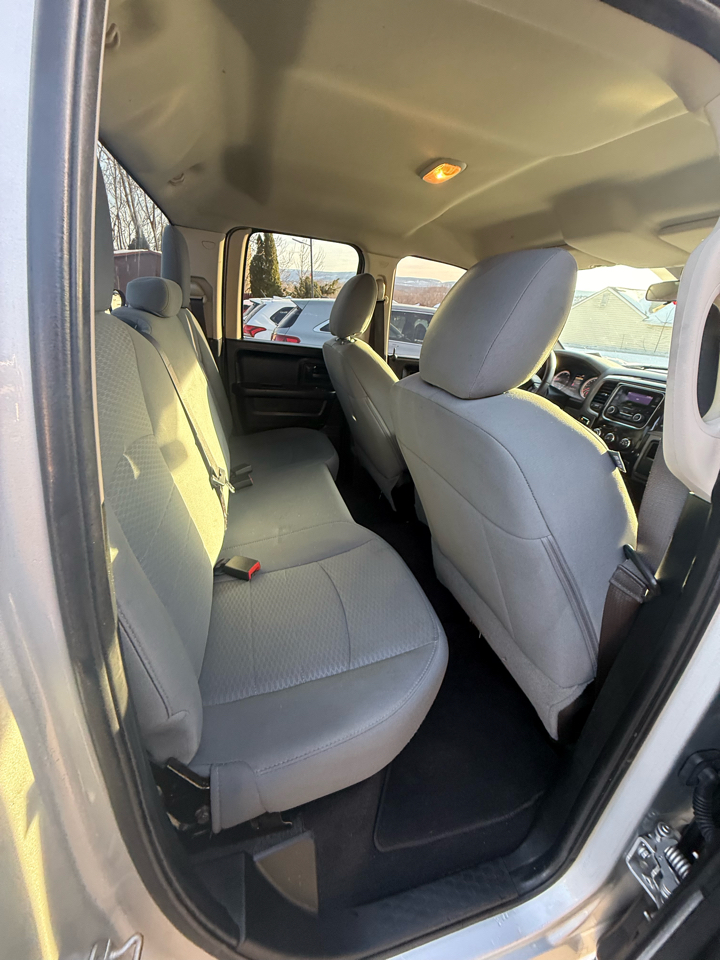 RAM 1500 Express 4x4 Quad Cab 6'4" Box 2017