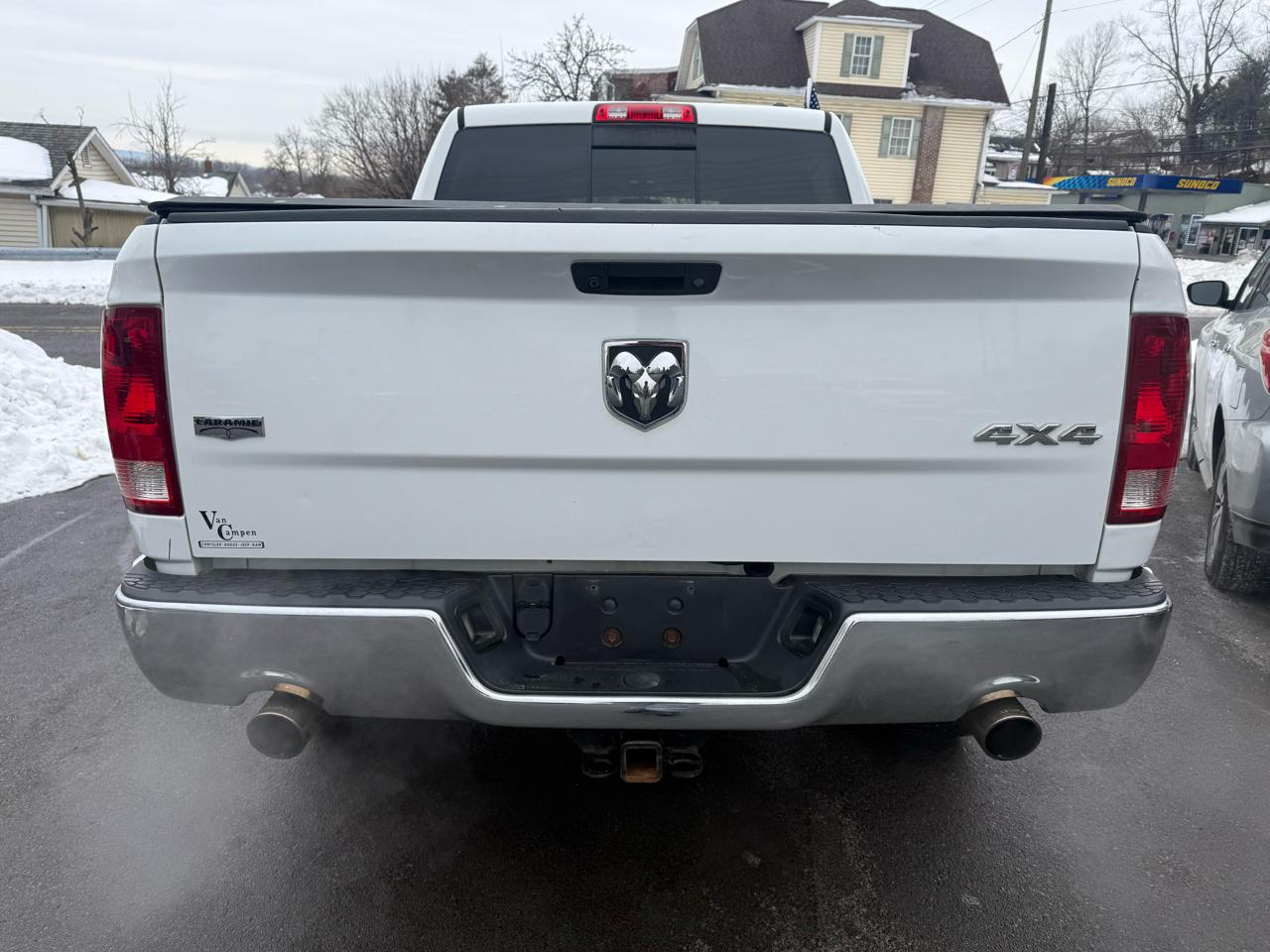 RAM 1500 4WD Crew Cab 140.5" Laramie 2012