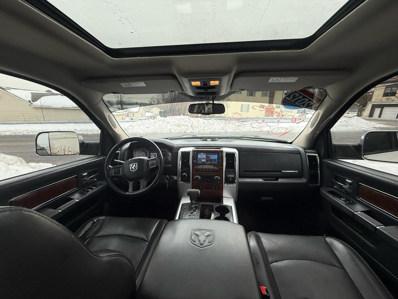 RAM 1500 4WD Crew Cab 140.5" Laramie 2012