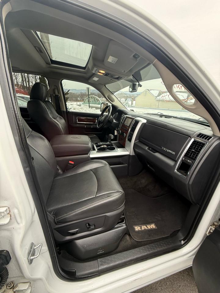 RAM 1500 4WD Crew Cab 140.5" Laramie 2012